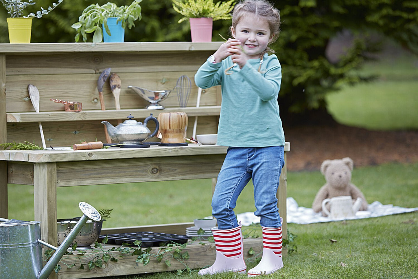 Millhouse Early Years Large Mud Kitchen plus Mud Kitchen Kit PT1143